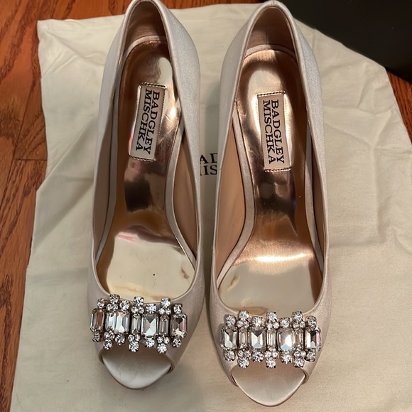 Badgley Mischa Alter Women’s Dress Pumps - Ivory Satin 6.5M EUC - Picture 4 of 8